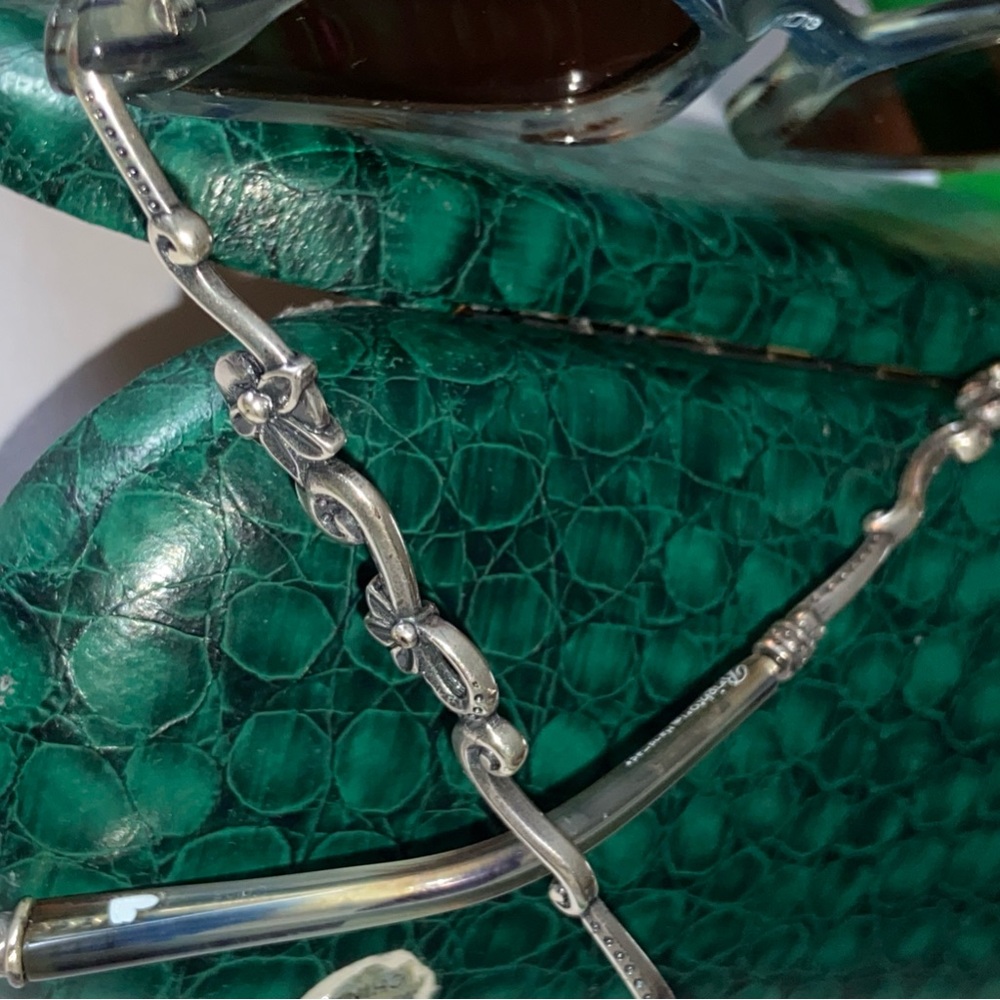 Chic Retro Oval Shaped 90’s Sunglasses w/Green Alligator Case, Very Minor Wear🎄 - Picture 16 of 16